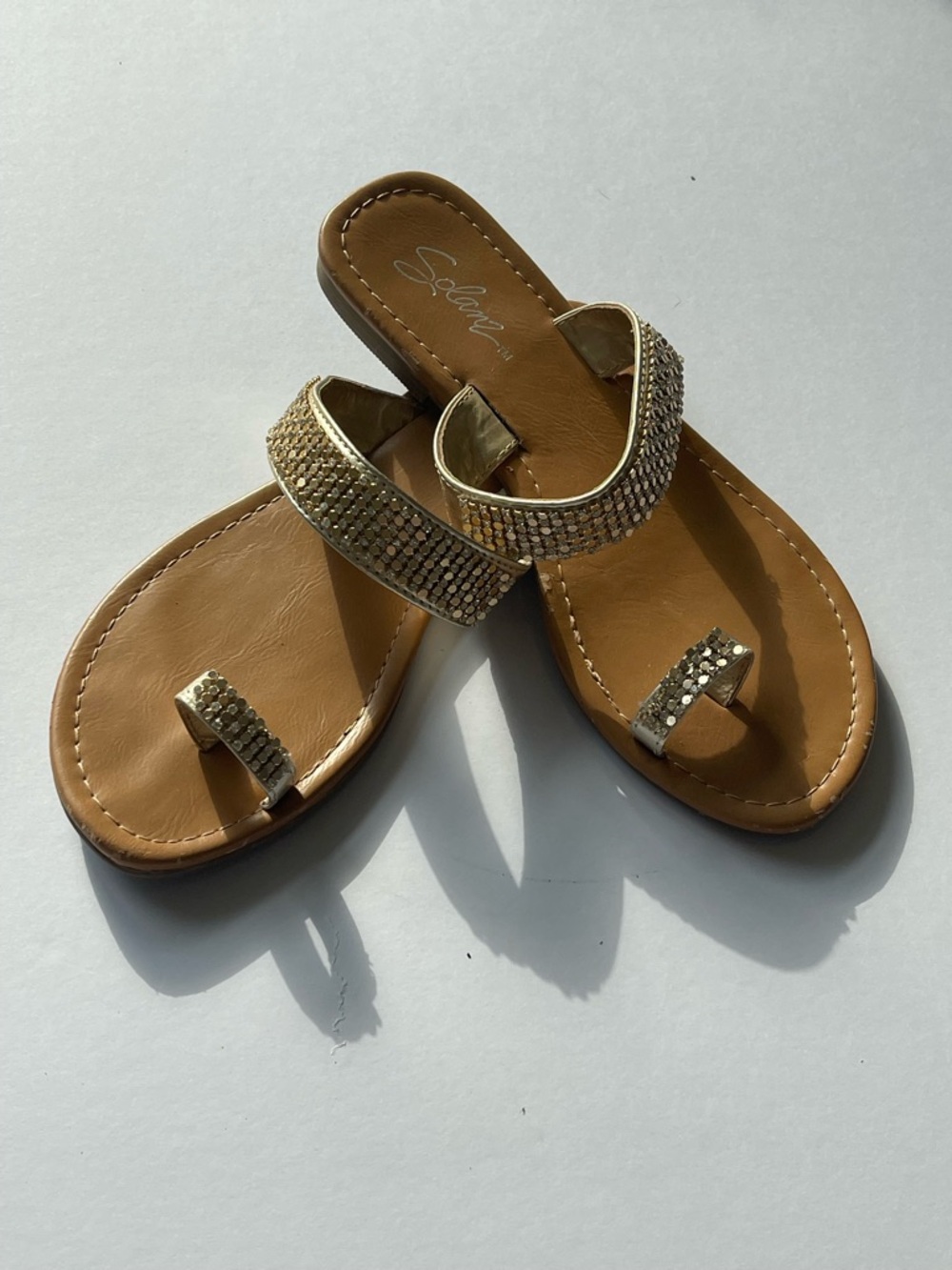 Solanz Sandals Womens 7 Flip Flop Slides Gold Slip On Casual Toe Loop Flat